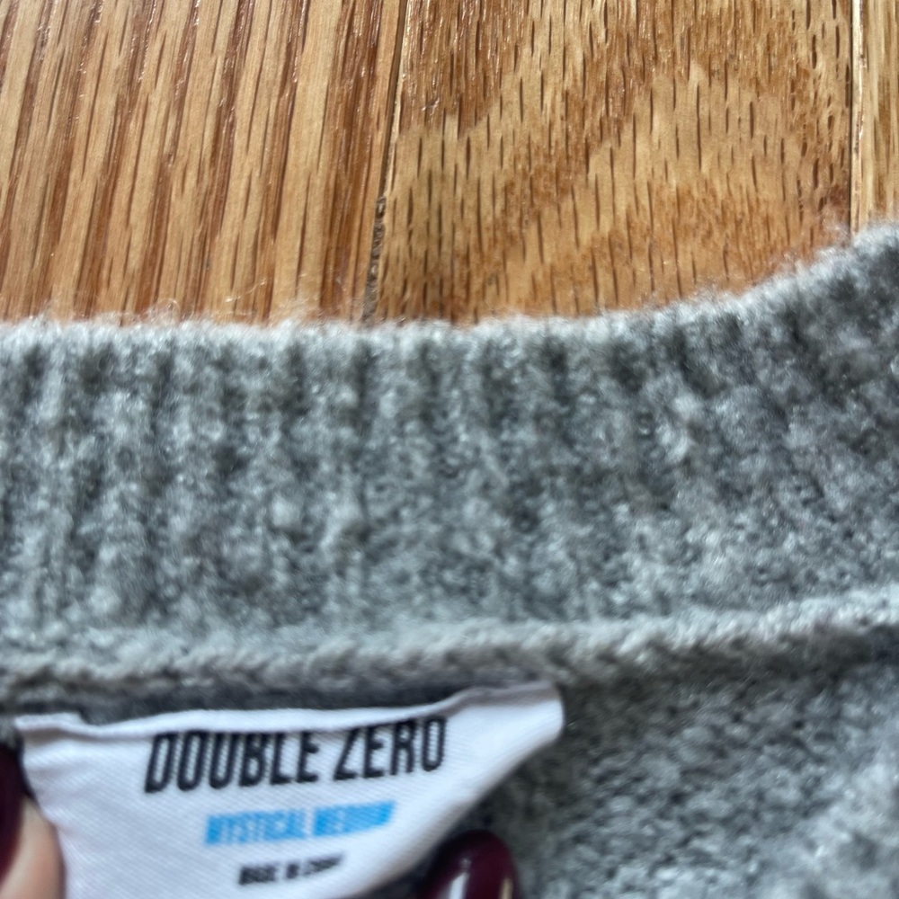 Cropped Sweater - Picture 3 of 3